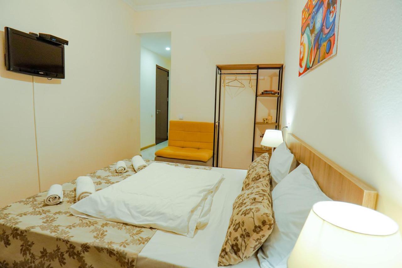 Check-In Hotel ティビリシ エクステリア 写真